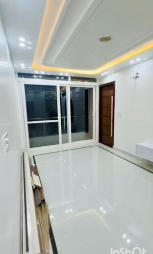 Room in 3 BHK Apartment at Rohini Sector 13 – for Sale