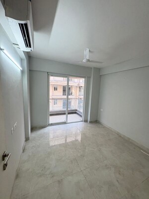 Room in 2 BHK Apartment at Signature The Millennia 3, Sector 37d – for Rent