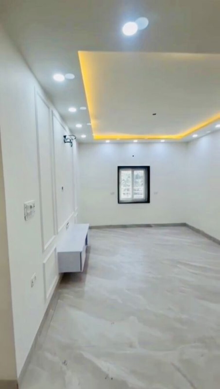 Room, sector 22 dwarka 3.5 Bedroom 1800 Sq.Ft. Apartment In Sector 22 Dwarka Delhi 10130079