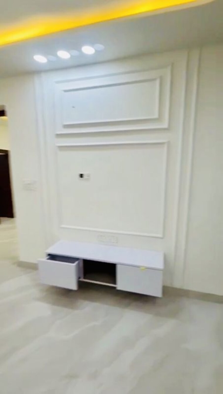 Room, sector 22 dwarka 3.5 Bedroom 1800 Sq.Ft. Apartment In Sector 22 Dwarka Delhi 10130079