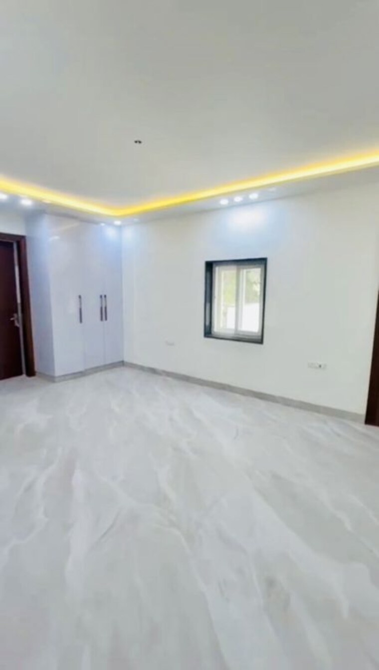 Room, sector 22 dwarka 3.5 Bedroom 1800 Sq.Ft. Apartment In Sector 22 Dwarka Delhi 10130079