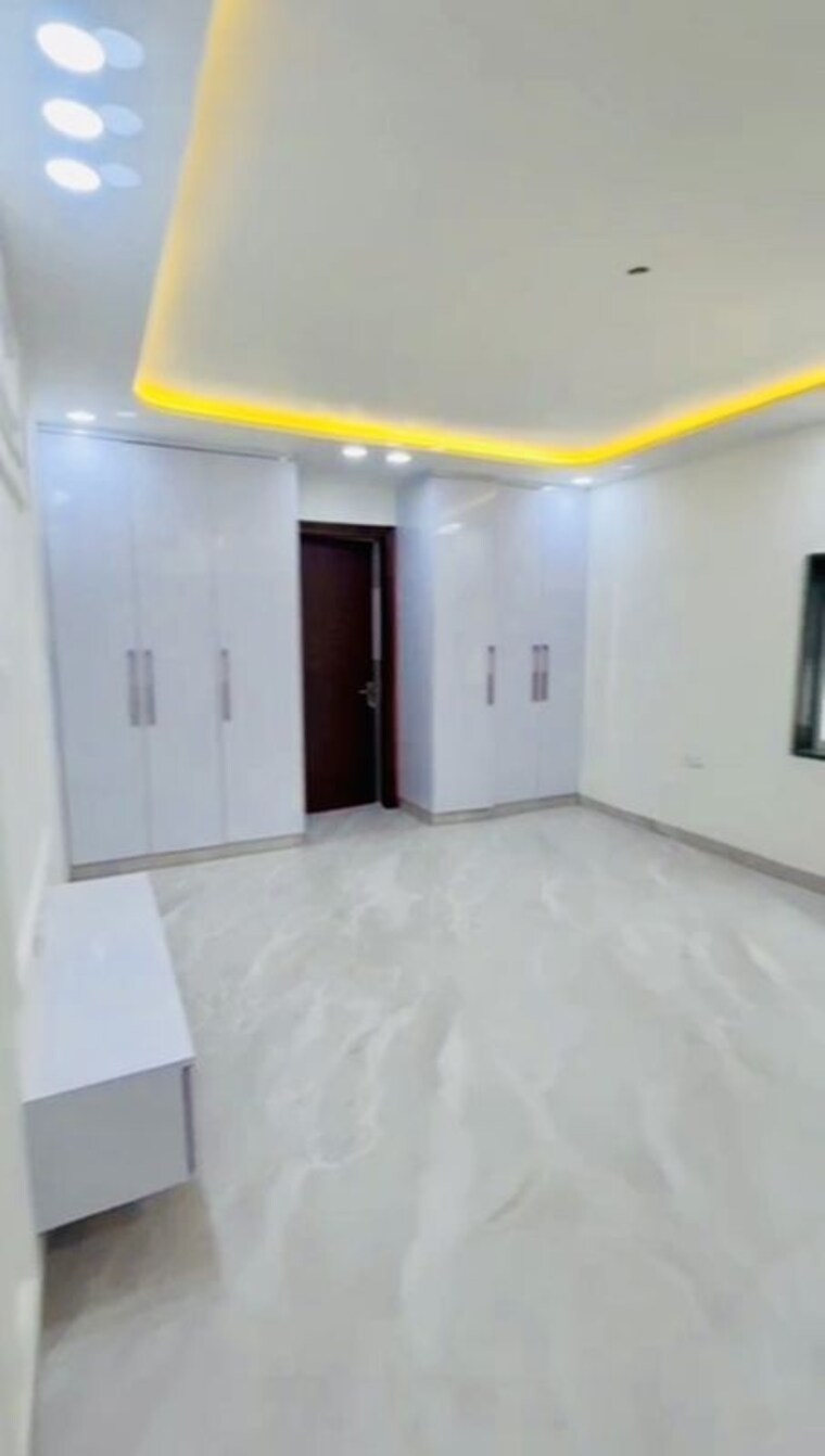 Room, sector 22 dwarka 3.5 Bedroom 1800 Sq.Ft. Apartment In Sector 22 Dwarka Delhi 10130079