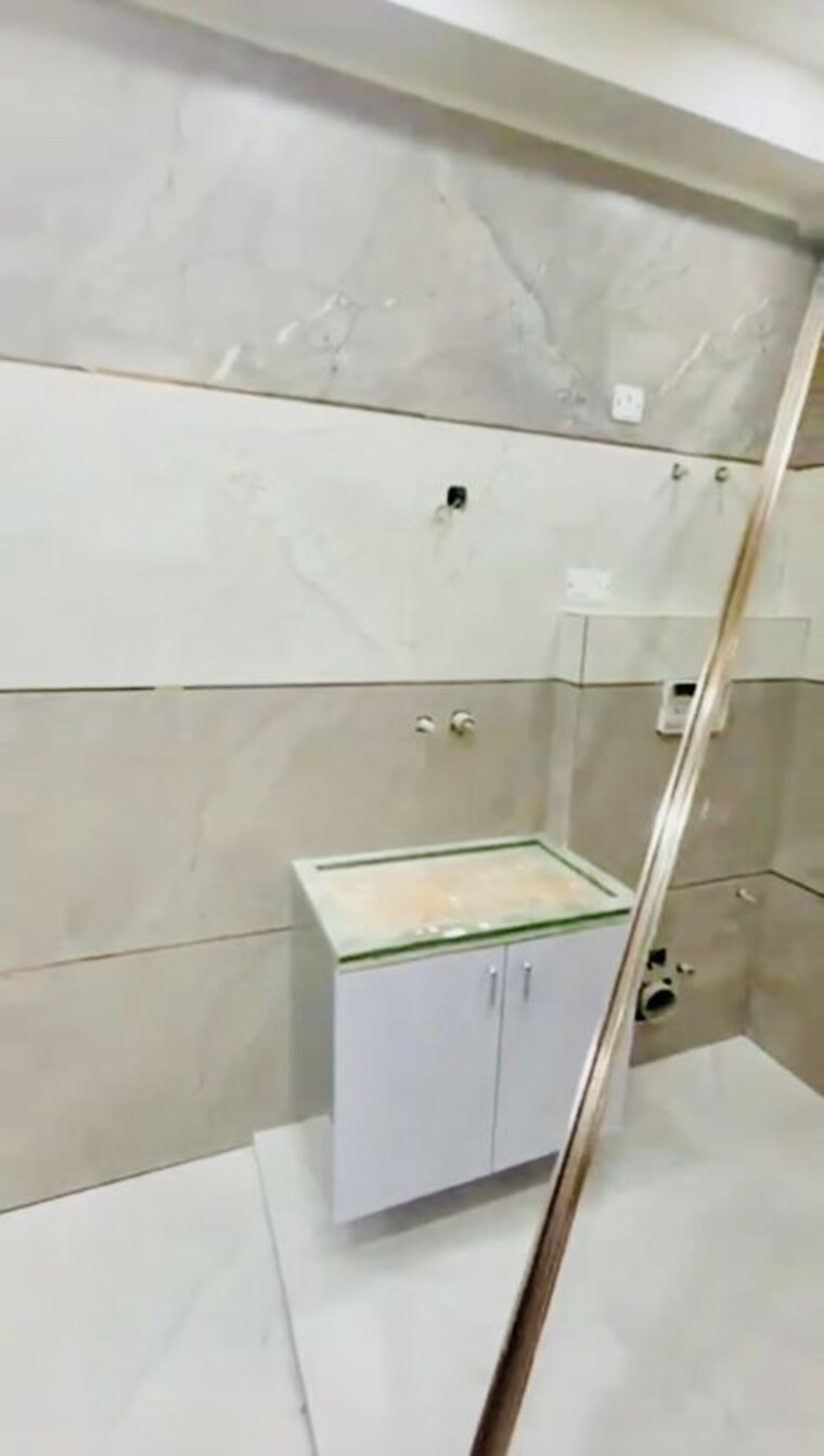 Bathroom, sector 22 dwarka 3.5 Bedroom 1800 Sq.Ft. Apartment In Sector 22 Dwarka Delhi 10130079