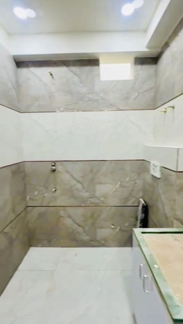 Bathroom, sector 22 dwarka 3.5 Bedroom 1800 Sq.Ft. Apartment In Sector 22 Dwarka Delhi 10130079