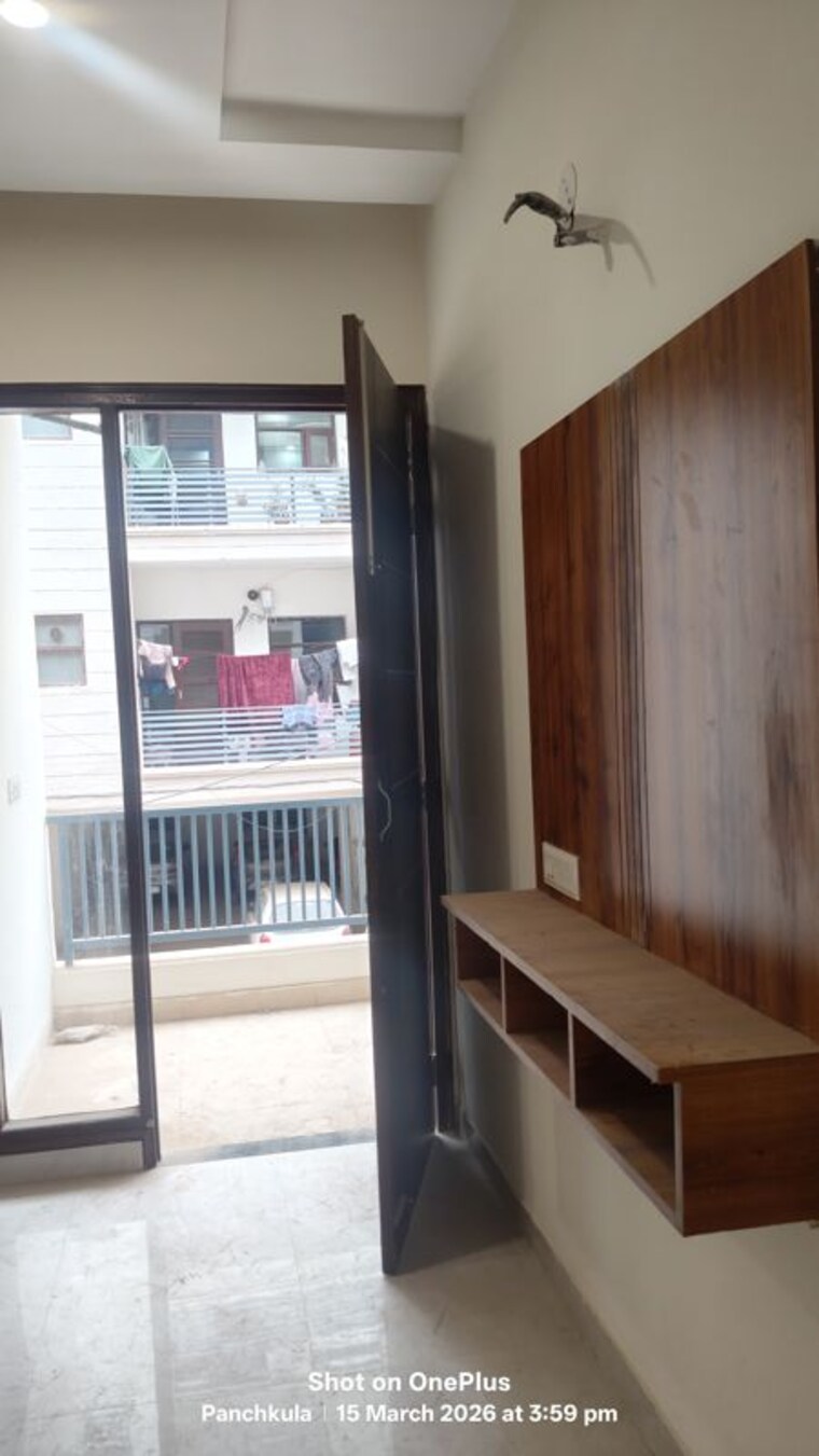 Room, dhakoli 3 Bedroom 110 Sq.Yd. Apartment In Dhakoli Zirakpur 10130110