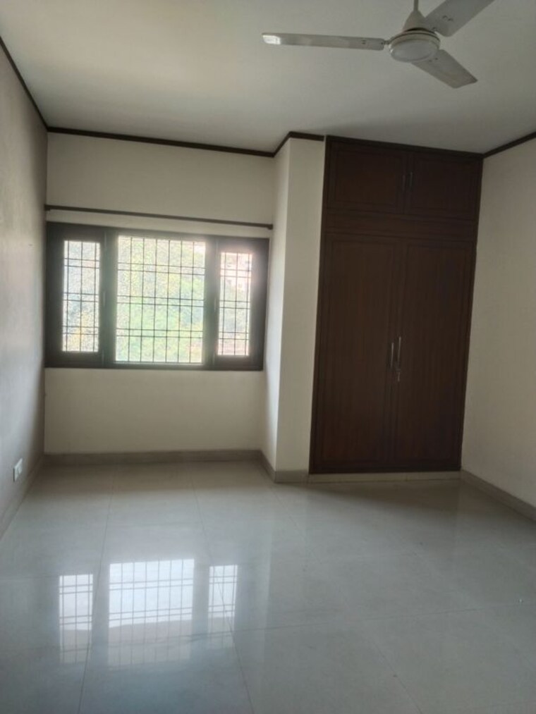 Room, sarita vihar 4 Bedroom 2250 Sq.Ft. Apartment In Sarita Vihar Delhi 10130123
