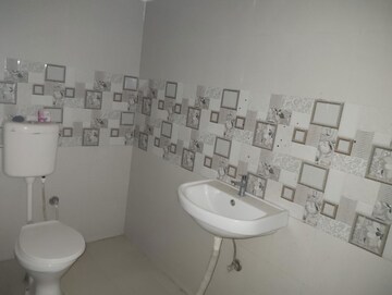 Bathroom in 2 BHK Apartment at Phoolbagan – for Rent