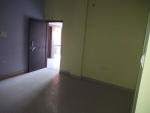 Room in 2 BHK Apartment at Phoolbagan – for Rent