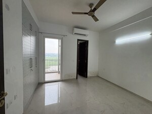 Room in 2 BHK Apartment at Smart World Orchard, Sector 61 – for Rent