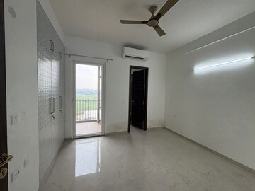 Room in 2 BHK Apartment at Smart World Orchard, Sector 61 – for Rent