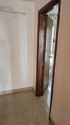 3 BHK + Servant Room Apartment For Rent in Jaypee Kalypso Court