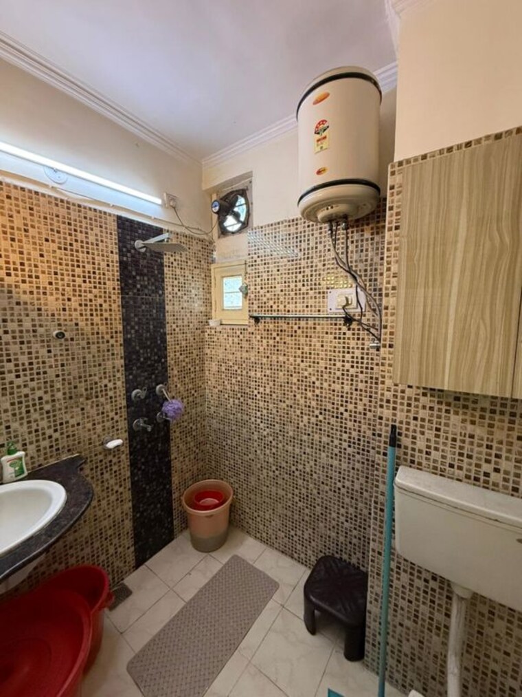 Attached Bathroom, vikas puri 2 Bedroom 850 Sq.Ft. Apartment In Vikas Puri Delhi 10130203