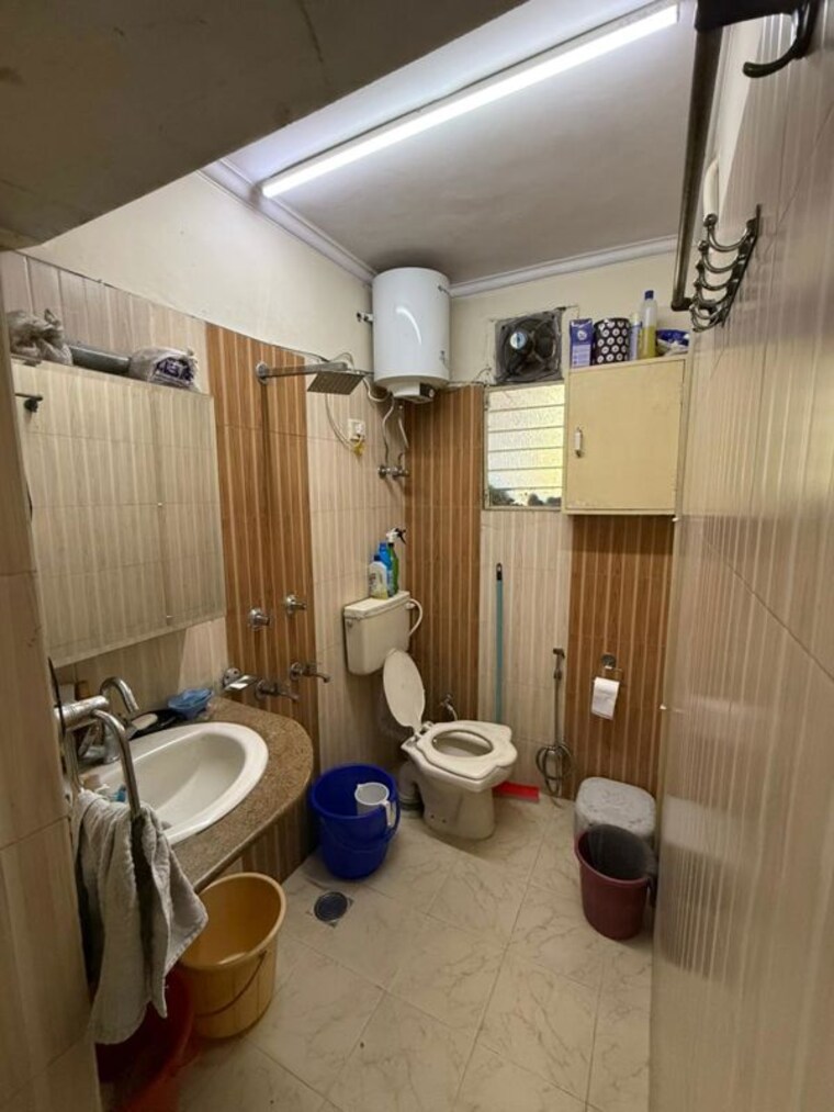 Bathroom, vikas puri 2 Bedroom 850 Sq.Ft. Apartment In Vikas Puri Delhi 10130203