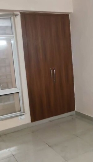 Room in 2 BHK Apartment at Supertech Ecovillage II, Sector 16b Greater Noida – for Rent