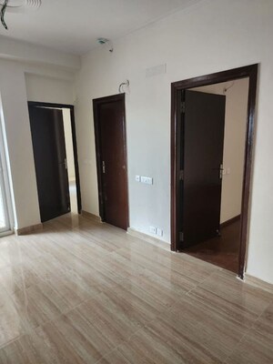 Room in 2.5 BHK Apartment at Amrapali Terrace Homes, Tech Zone 4 Greater Noida – for Sale