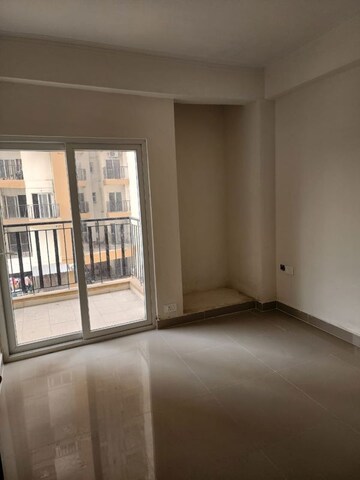 Room in 2.5 BHK Apartment at Amrapali Terrace Homes, Tech Zone 4 Greater Noida – for Sale