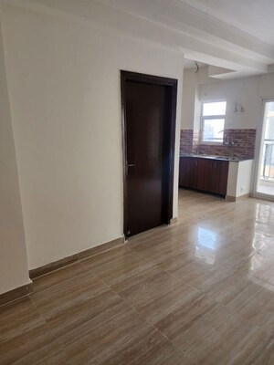 Room in 2.5 BHK Apartment at Amrapali Terrace Homes, Tech Zone 4 Greater Noida – for Sale