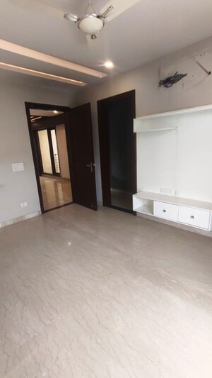 Room in 4 BHK Independent House at Sector 23 – for Rent