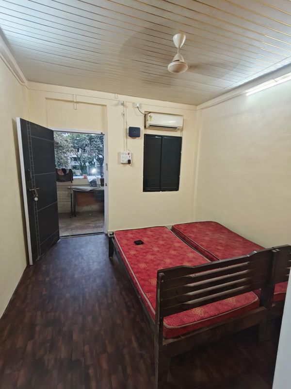1 RkApartment For Rent in Vile Parle West