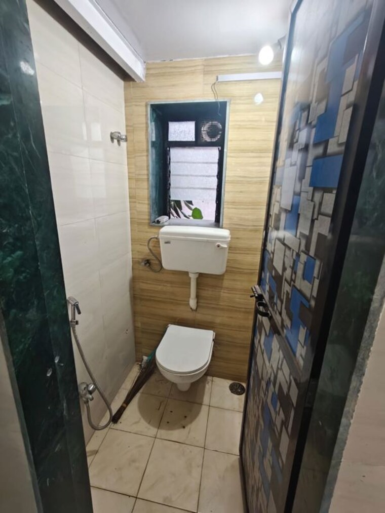 Bathroom, vile parle west 1 RK 350 Sq.Ft. Apartment In Vile Parle West Mumbai 10130294