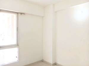 Room in 2 BHK Apartment at Signature The Millennia 3, Sector 37d – for Rent