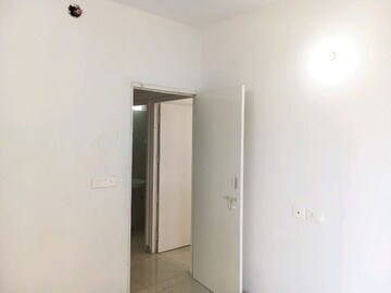 Room in 2 BHK Apartment at Signature The Millennia 3, Sector 37d – for Rent