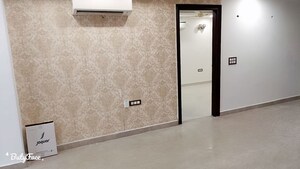 Room in 3 BHK Apartment at Unitech Escape, Sector 50 – for Rent