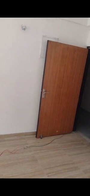 Room in 2.5 BHK Apartment at Amrapali Terrace Homes, Tech Zone 4 Greater Noida – for Sale