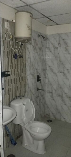 Bathroom in 2.5 BHK Apartment at Amrapali Silicon City, Sector 76 – for Sale