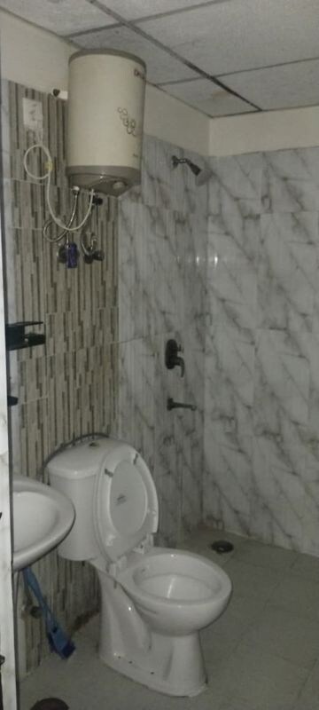 Bathroom in 2.5 BHK Apartment at Amrapali Silicon City, Sector 76 – for Sale