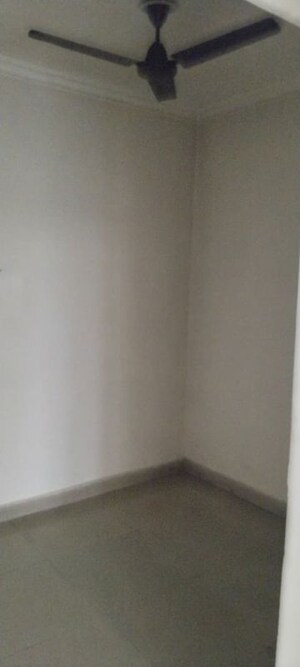 Room in 2.5 BHK Apartment at Amrapali Silicon City, Sector 76 – for Sale