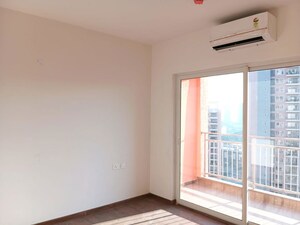 Room in 3 BHK Apartment at BPTP Terra, Sector 37d – for Rent