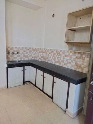 Kitchen in 1 BHK Builder Floor at Ardee City, Sector 52 – for Rent
