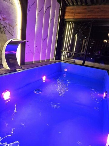 Swimming Pool in 4 BHK Apartment at BPTP Floors, Sector 70 – for Rent