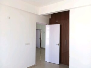 Room in 3 BHK Apartment at Corona Optus, Sector 37c – for Rent