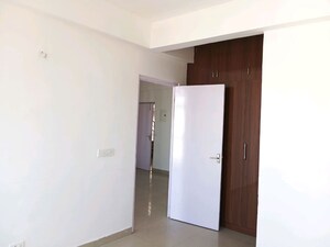 Room in 3 BHK Apartment at Corona Optus, Sector 37c – for Rent