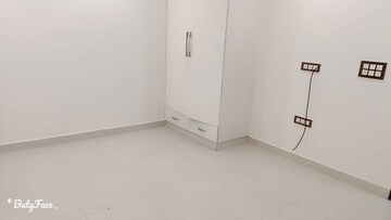 Room in 2 BHK Apartment at Unitech Woodstock Floors, Sector 50 – for Rent