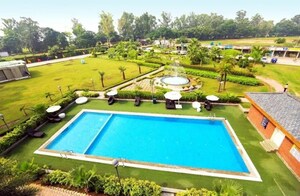 Swimming Pool in 3 BHK Apartment at Trishla City, Patiala Road – for Rent