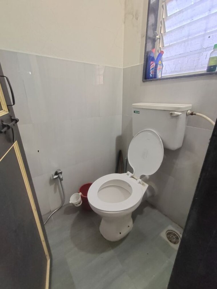 Bathroom, vanaz-corner 1 Bedroom 600 Sq.Ft. Apartment In Kothrud Pune 10130353