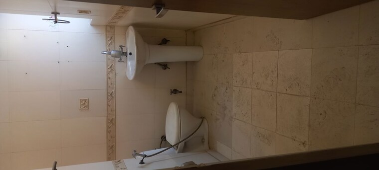 Attached Bathroom, ip extension 2 Bedroom 1000 Sq.Ft. Apartment In Ip Extension Delhi 10130358