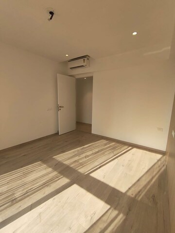 Room in 3 BHK Builder Floor at Vijay Nagar – for Rent