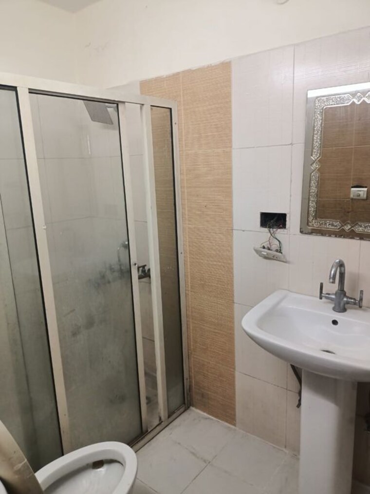 Bathroom, pir machalla 2 Bedroom 1350 Sq.Ft. Apartment In Pir Machalla Zirakpur 10130083