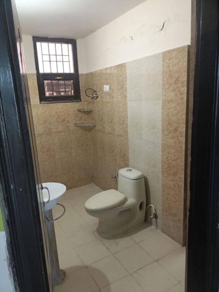 Bathroom, pir machalla 2 Bedroom 1350 Sq.Ft. Apartment In Pir Machalla Zirakpur 10130083