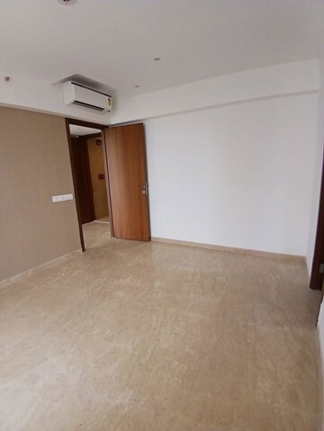 Room in 3 BHK Builder Floor at Vijay Nagar – for Rent