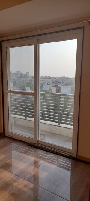 Room in 2 BHK Builder Floor at Suncity Township Gurgaon, Sector 54 – for Rent