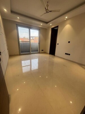 Room in 4 BHK Builder Floor at Saket – for Rent