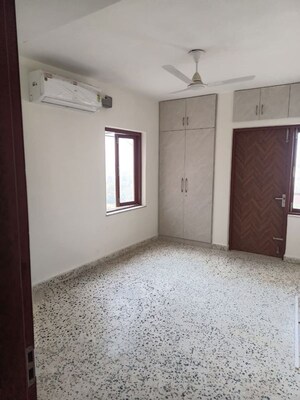 Room in 3 BHK Independent House at Ansal Plaza Sector-23, Sector 23 – for Rent