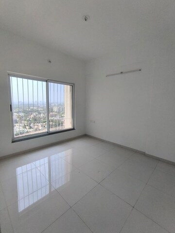 Room in 2 BHK Apartment at Runwal The Central Park, Chinchwad – for Rent