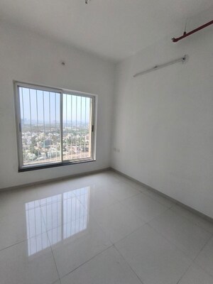 Room in 2 BHK Apartment at Runwal The Central Park, Chinchwad – for Rent