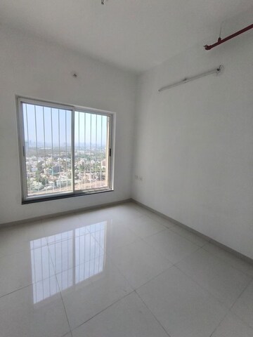 Room in 2 BHK Apartment at Runwal The Central Park, Chinchwad – for Rent